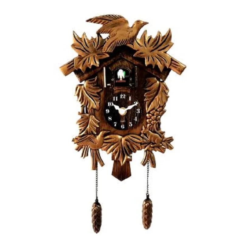 Relógio de parede cuco com pássaros e folhas em madeira, mostrador preto com números brancos.