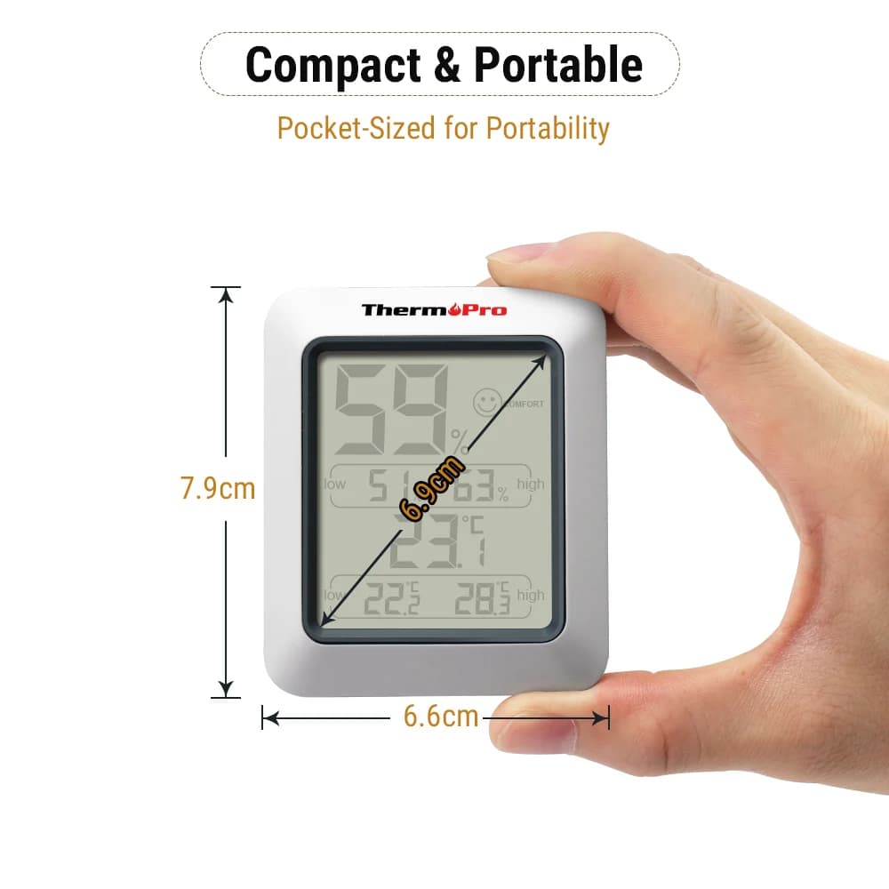 Termômetro digital higrômetro Thermopro TP50 branco compacto e portátil medindo 7,9cm por 6,6cm com tela LCD