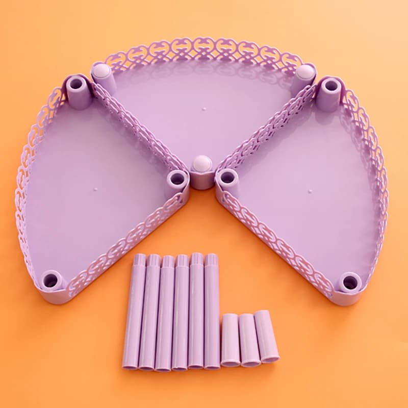 Peças desmontadas do organizador de mesa roxo multicamadas em plástico com 3 prateleiras e tubos de suporte
