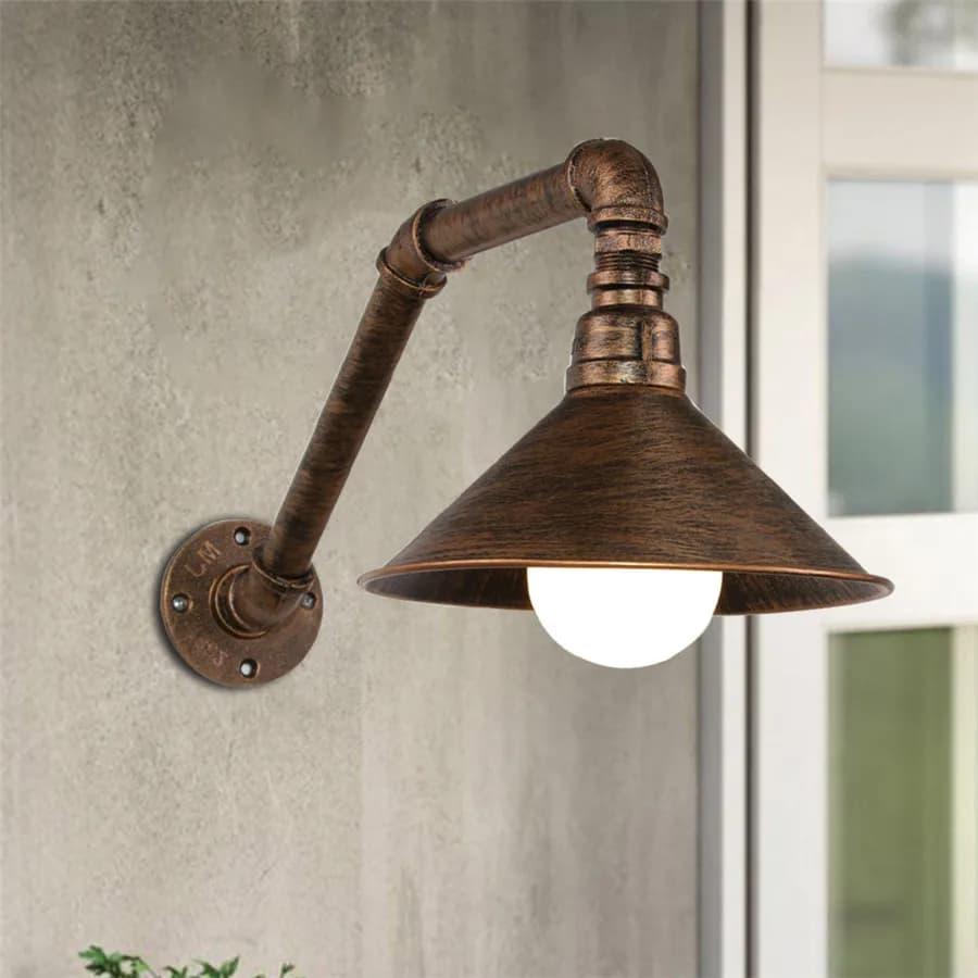 Sete luminárias de parede estilo steampunk com acabamento enferrujado e luzes incandescentes