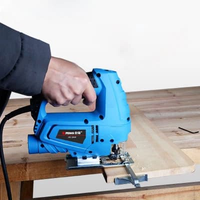 Serra elétrica multifuncional azul e preta para carpintaria, ferramenta manual para casa, serra circular com lâmina visível