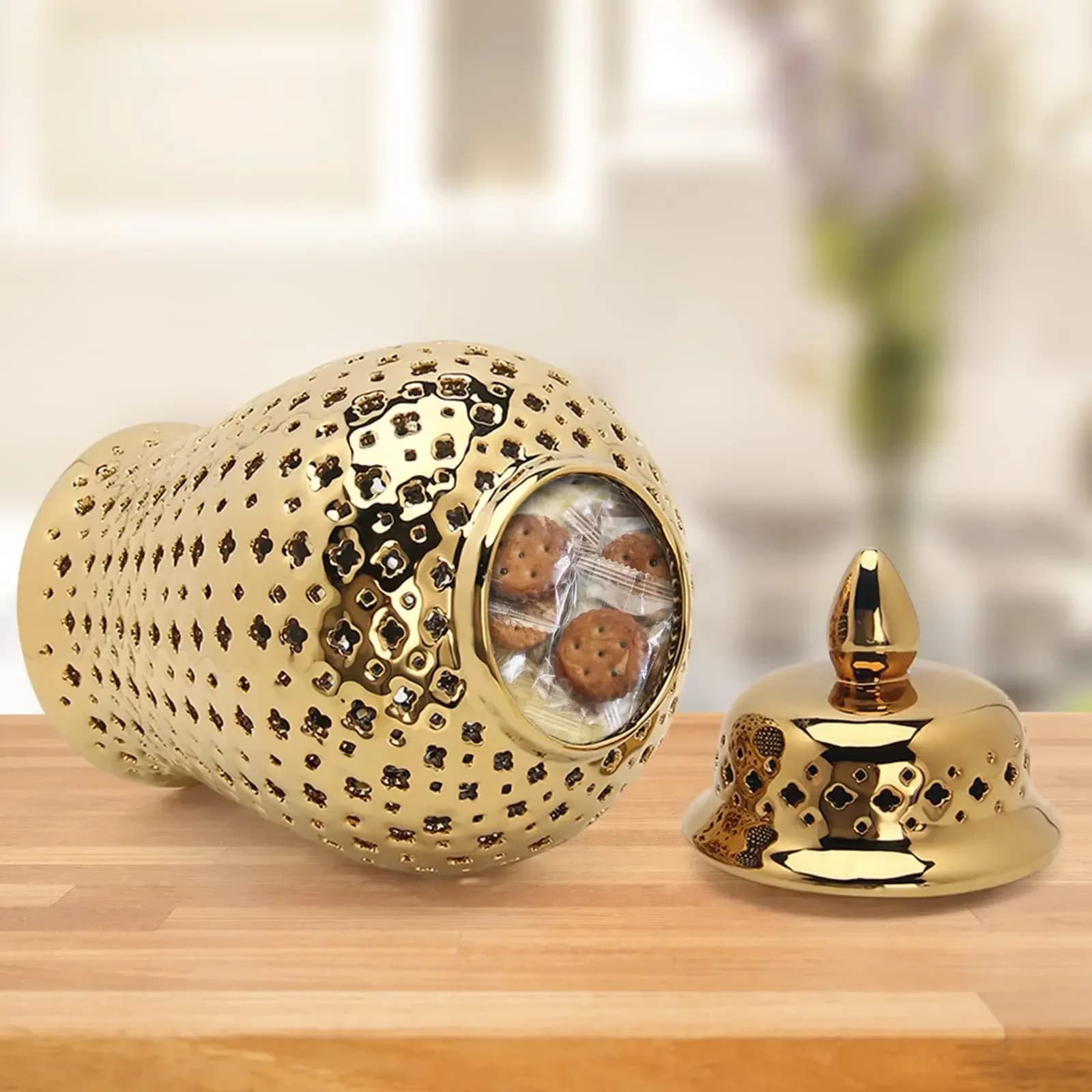 Três vasos dourados perfurado com padrão geométrico para decoração de casa