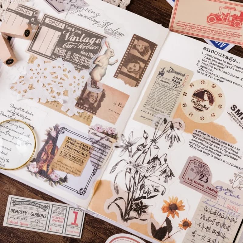 Página de scrapbook decorada com adesivos vintage variados em estilo retro e elementos florais