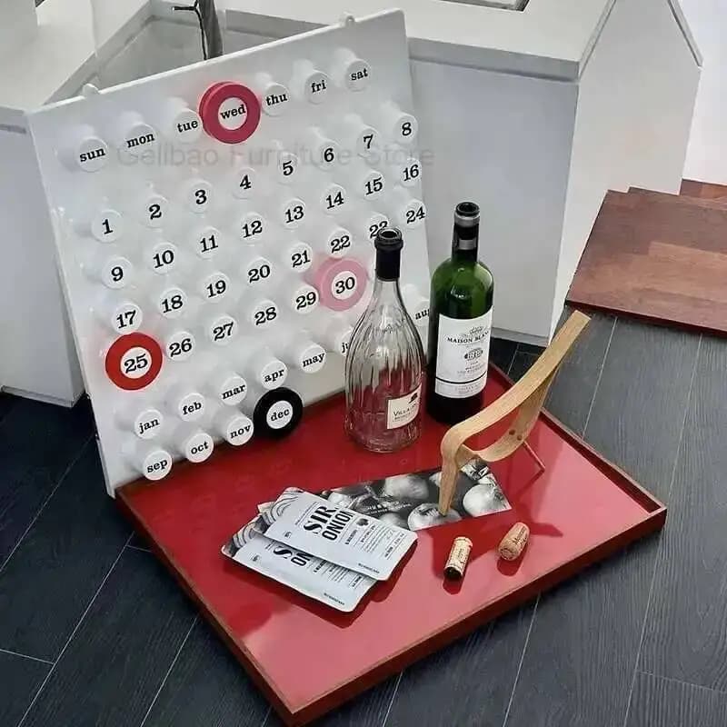 Calendário de mesa de celebridade com design moderno em fundo branco e suporte vermelho