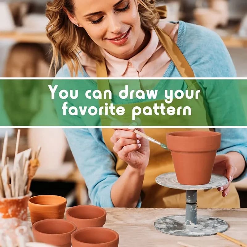 Mulher pintando vaso de planta mini viveiro terracota, personalizável para decoração criativa