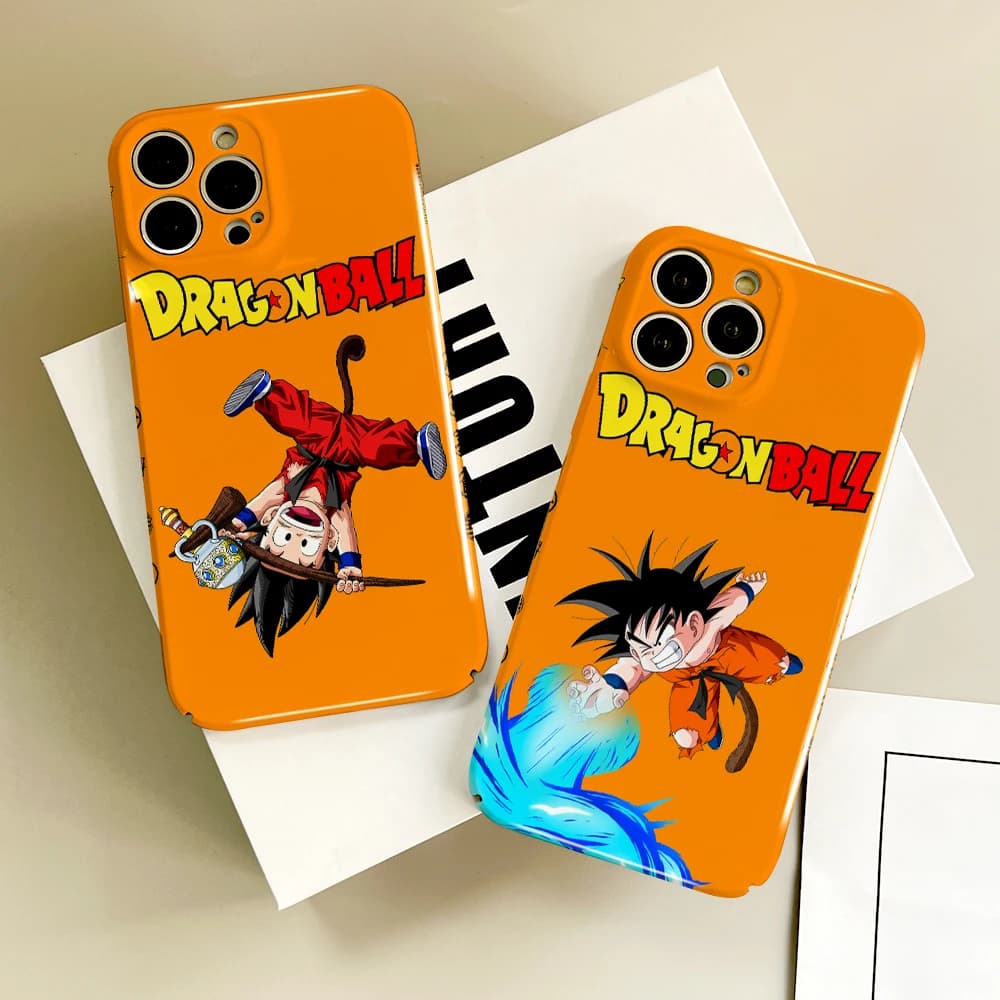 Capa de telefone laranja com ilustração de Son Goku de Dragon Ball
