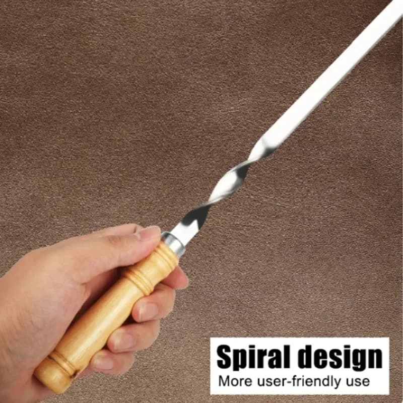 Espeto para churrasco Jácotei com cabo de madeira e design espiral em aço inoxidável para melhor uso