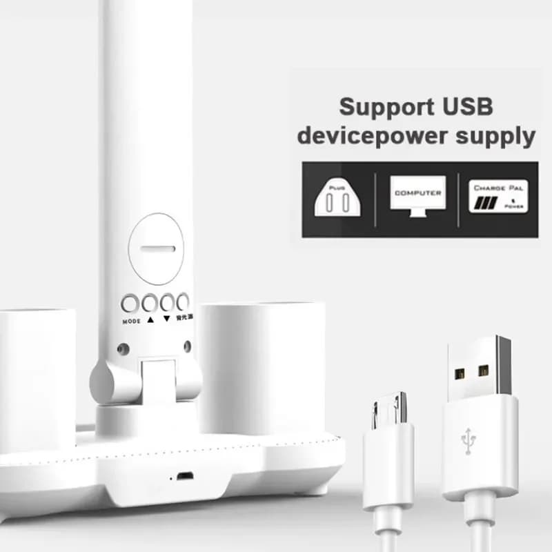 Luminária de mesa LED branca com carregamento USB e botões de controle na base para ajuste de luz