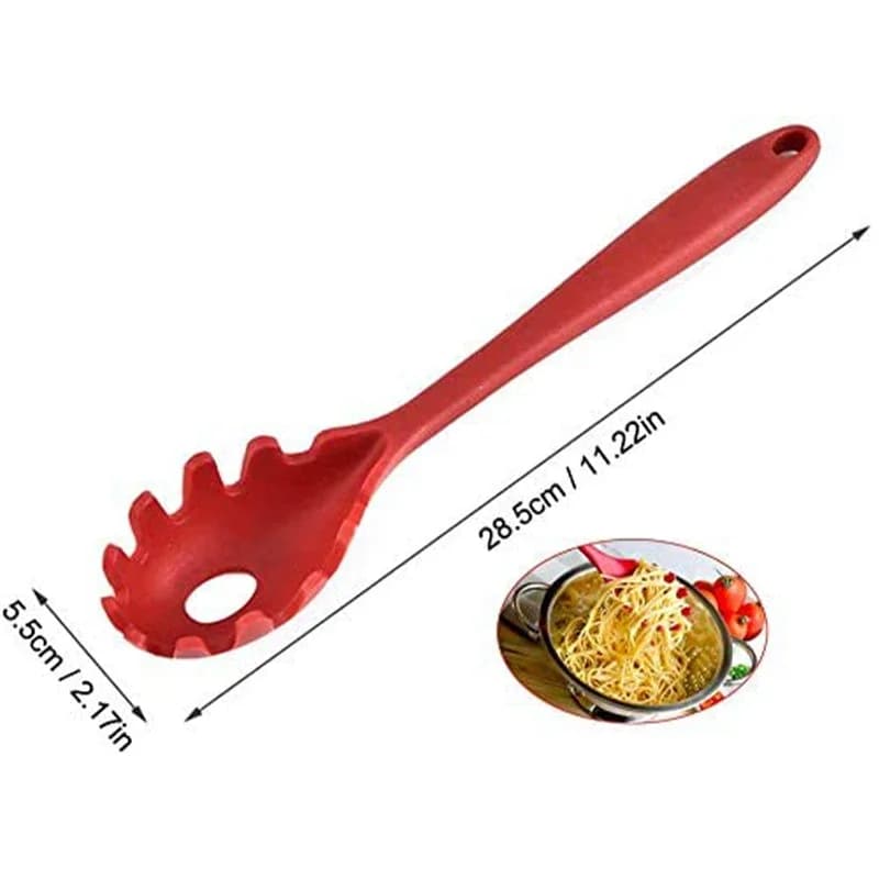Coador de macarrão vermelho em silicone com medidas de 28,5 cm de comprimento e 5,5 cm de largura