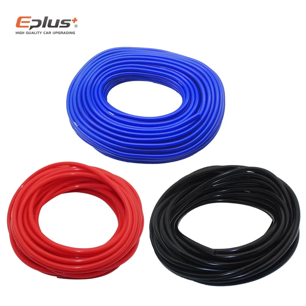 Três mangueiras de silicone enroladas em azul, vermelho e preto para carros