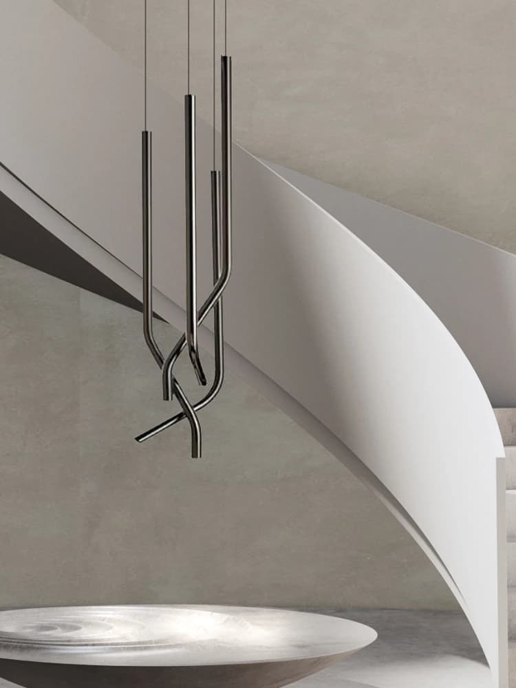 Lustre de escada linear moderno em ouro preto, design exclusivo para espaços criativos