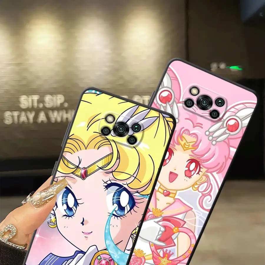 Capas de telefone Xiaomi Poco com estampa Sailor Moon e Chibi Moon em rosa e amarelo vibrante
