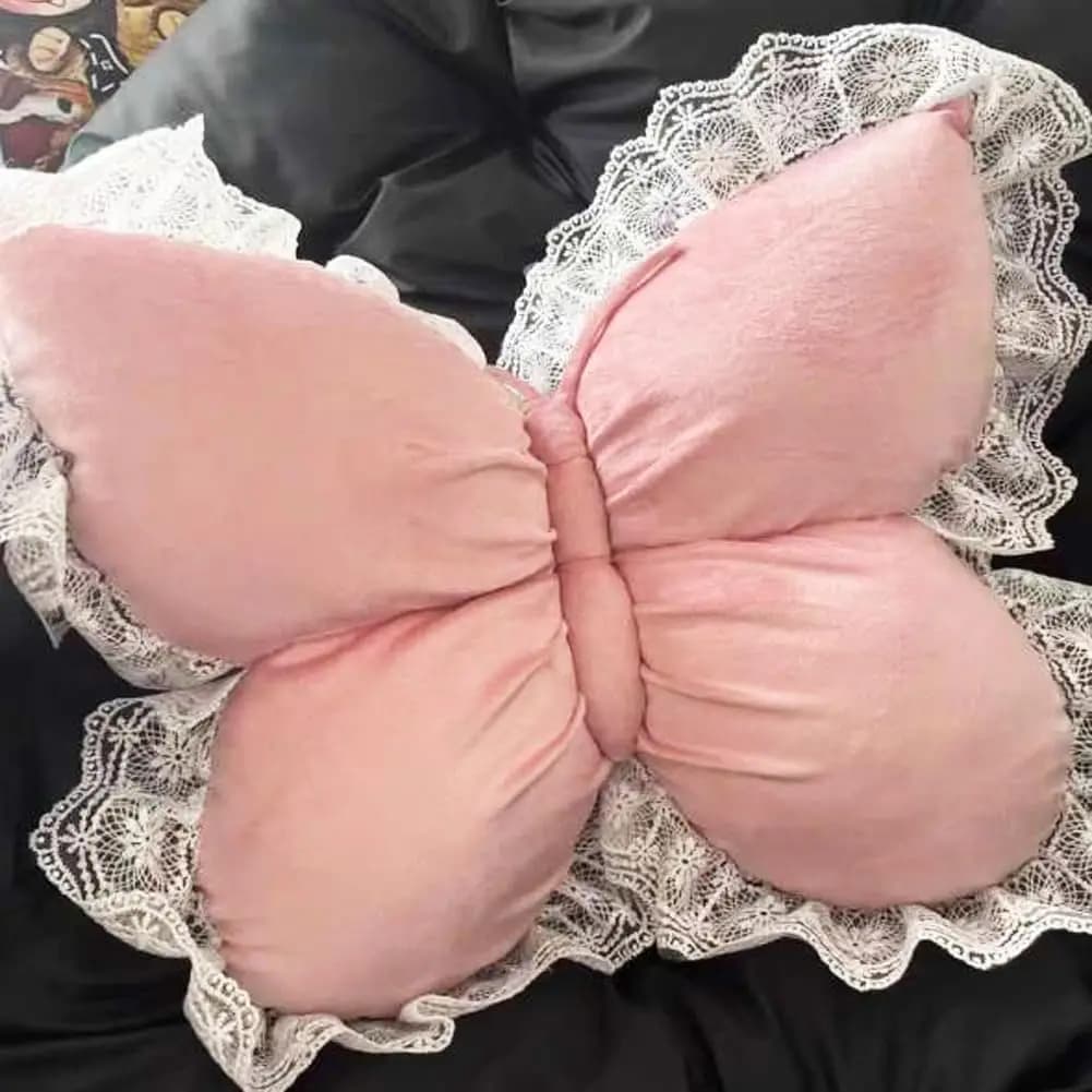 Almofada borboleta rosa em veludo com renda branca decorativa para quarto princesa