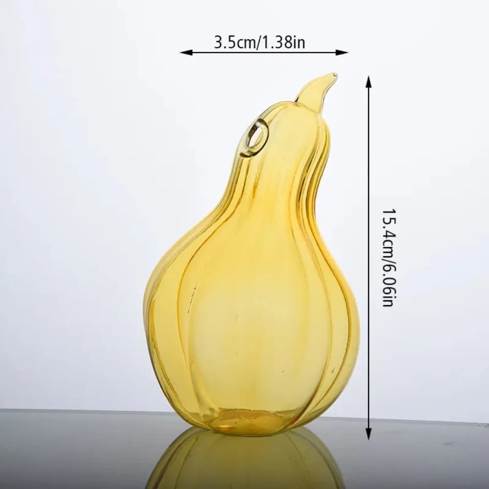 Vaso decorativo Jácotei em vidro amarelo formato pera com 15,4cm de altura e 3,5cm de largura