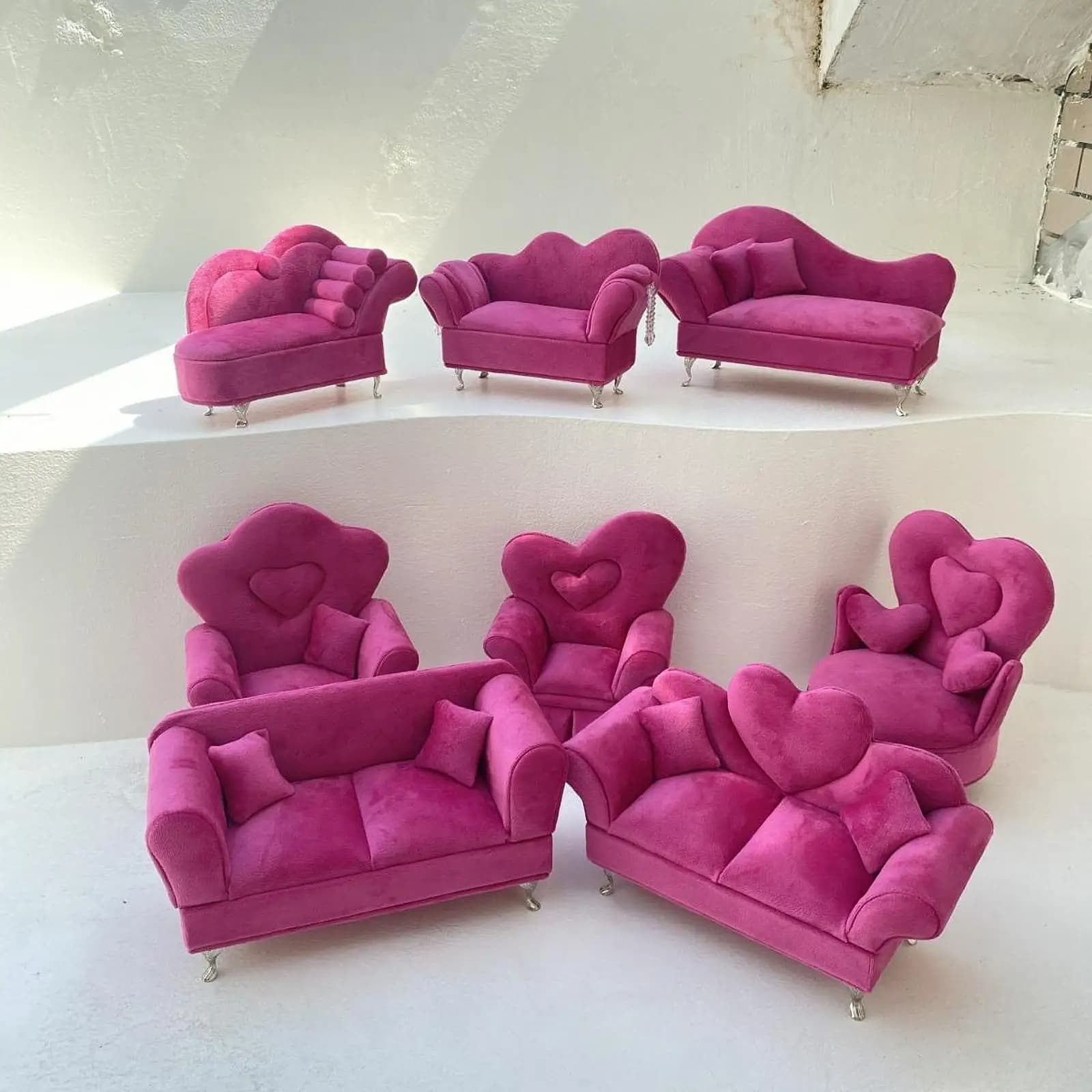 Conjunto de caixas de jóias organizadoras rosa em forma de sofás com design aveludado e detalhes em almofadas