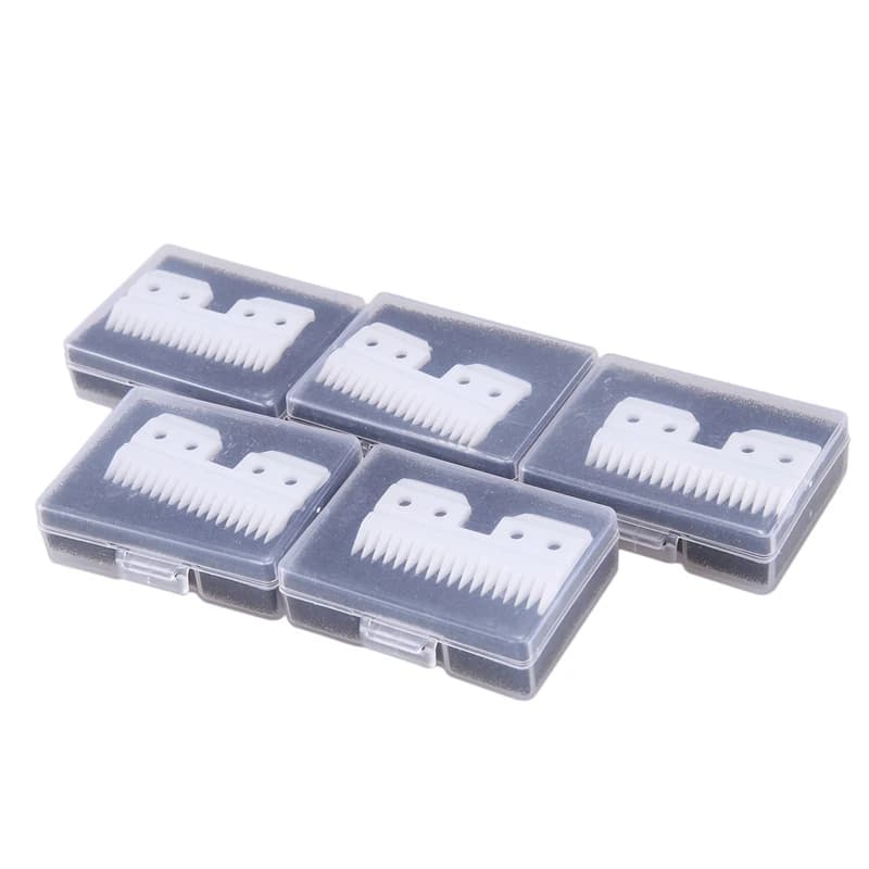 Kit com 5 lâminas de corte brancas para tosquiadeira pet Oster série A5 em caixas plásticas