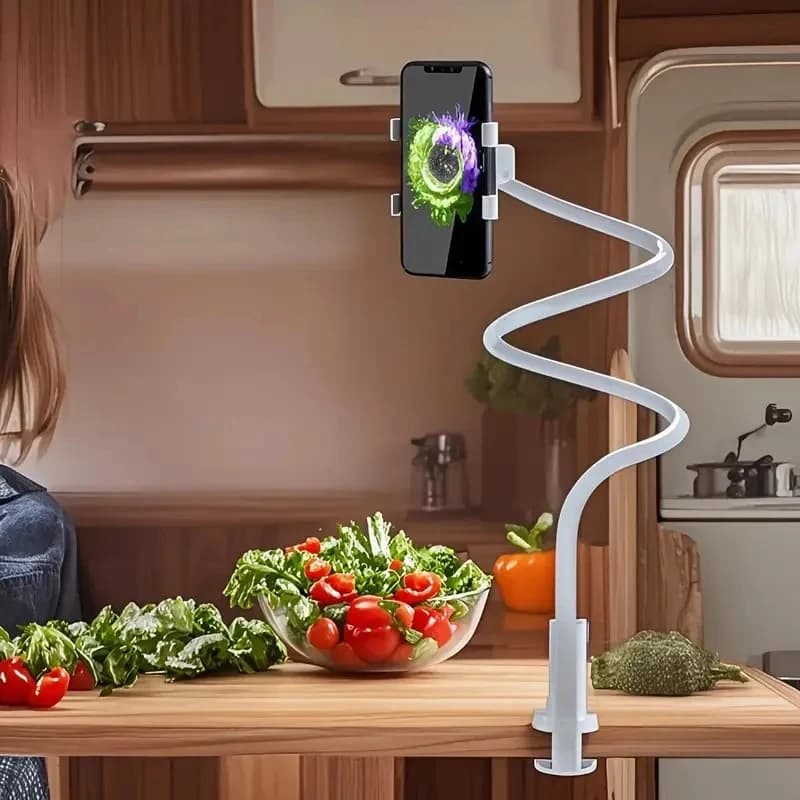Suporte de telefone branco com braço flexível instalado em bancada de cozinha segurando celular