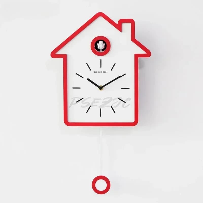 Relógio cuco branco e vermelho em formato de casa, com ponteiros pretos e figura de cuco.