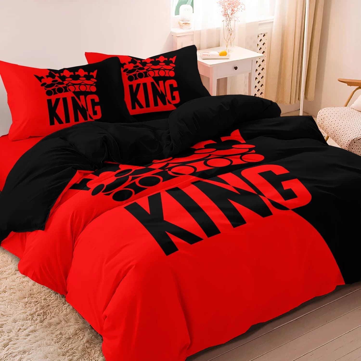 Conjunto de edredom king size vermelho e preto com estampa 'KING', colcha e travesseiros