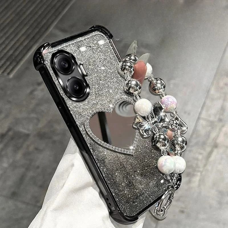 Capa para Xiaomi Poco X7 preta com glitter e pulseira decorativa prateada com coração espelhado