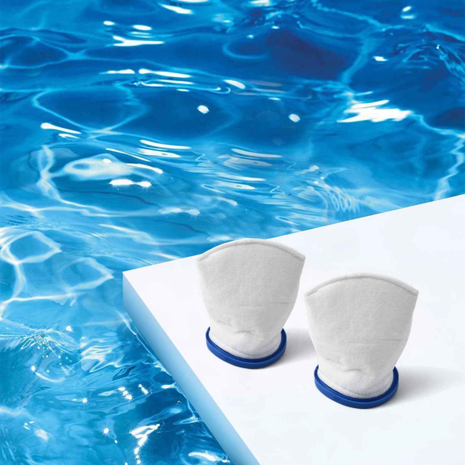 Sacos de filtro para aspirador de piscina branco com borda azul, kit 2 peças, cenário com piscina azul