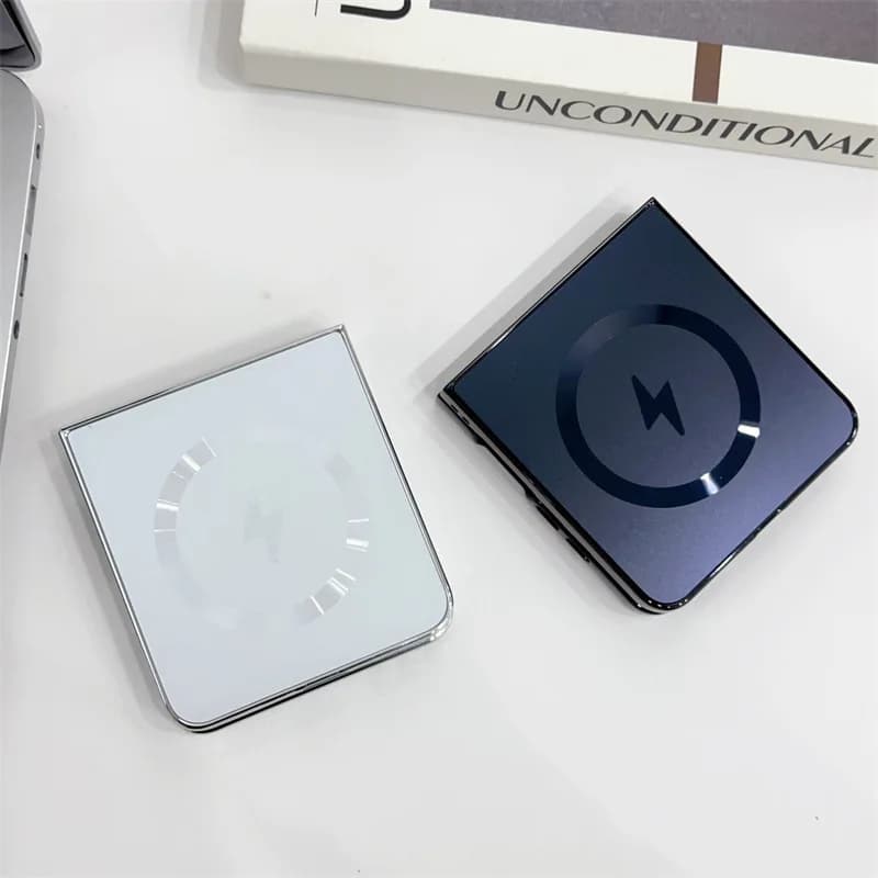 Capas magnéticas para Samsung Galaxy Z Flip 7 em branco e azul escuro com símbolo de carregamento sem fio