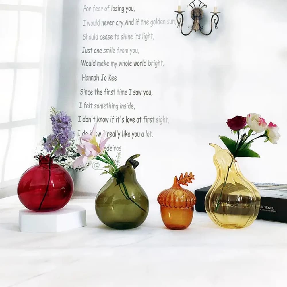 Conjunto 4 peças vaso decorativo Jácotei frutas em vidro colorido vermelho, verde, laranja e amarelo com flores
