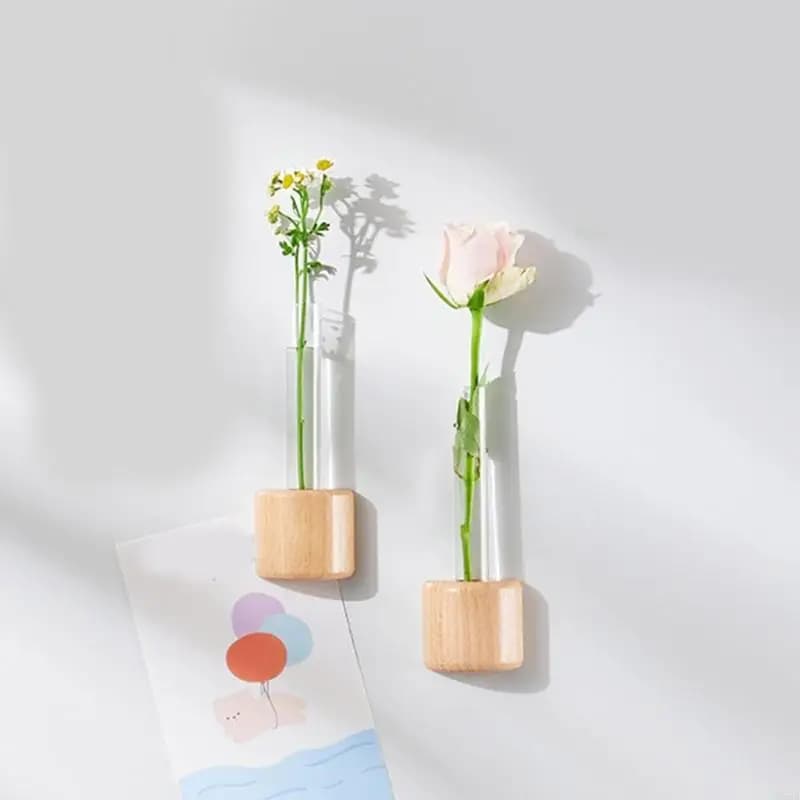 Conjunto 2 vasos decorativos Jácotei tubo de vidro transparente com base de madeira clara com flores