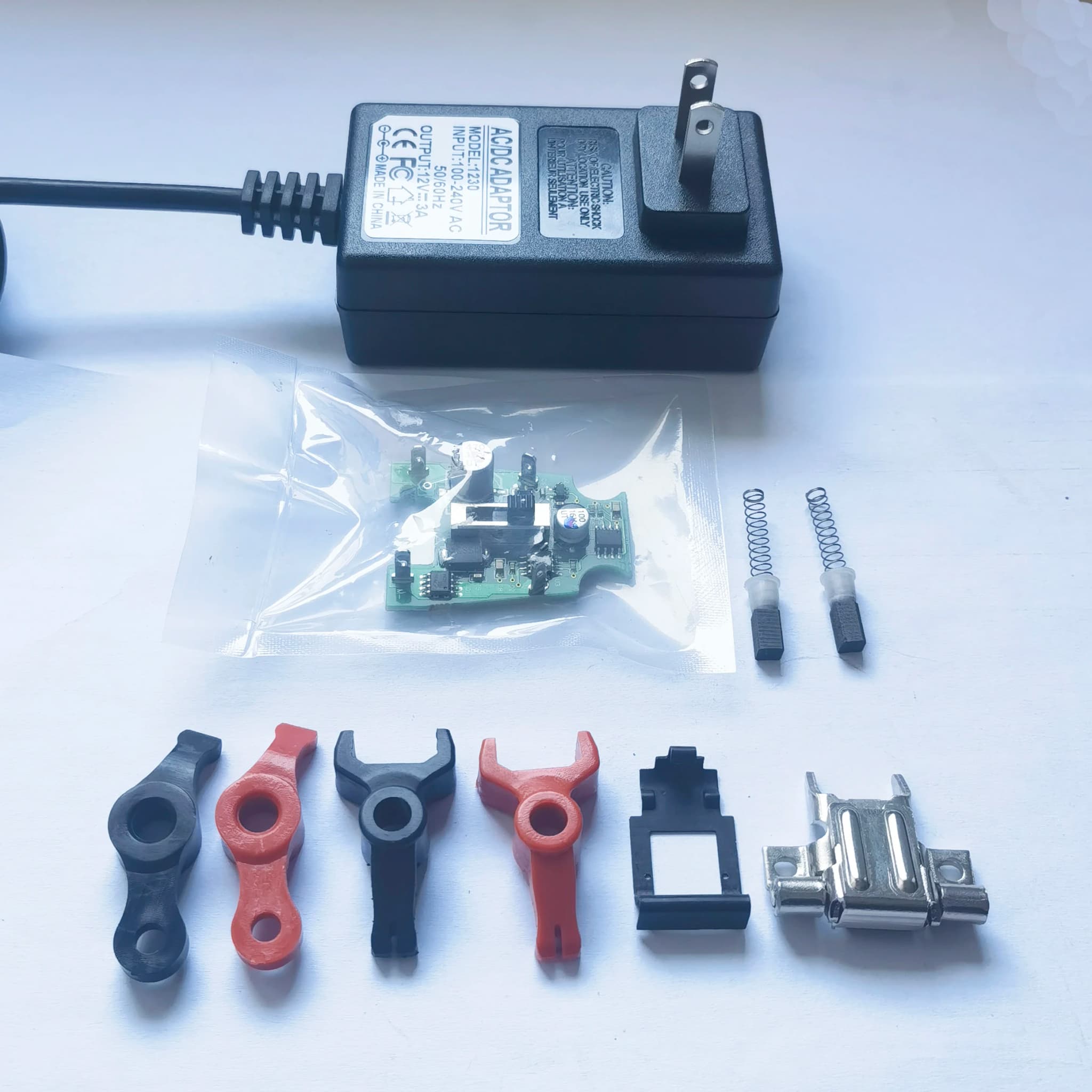 Placa PCB verde para tosquiadeira de cachorro Oster A6 com conectores e capacitores visíveis