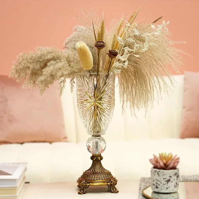 Vaso minimalista nórdico grande em cerâmica transparente com detalhes dourados e flores secas decorativas