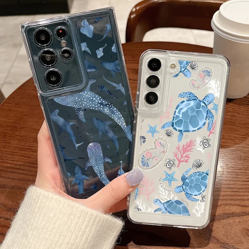 Capa de silicone transparente para smartphone com estampa de tubarões e conchas