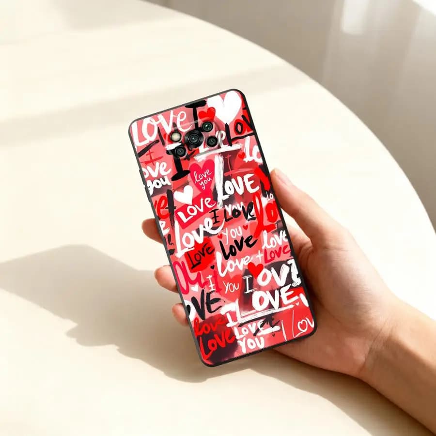 Capa protetora para Xiaomi Poco C71 com estampa vibrante de corações e palavras love em vermelho e branco