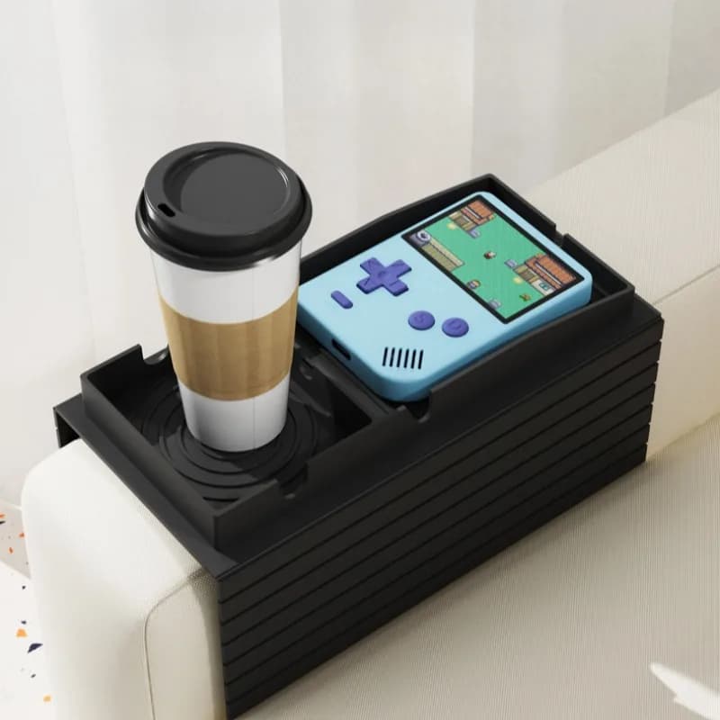 Organizador cinza para sofá com bandeja removível, suporte para copo e espaço para controles e gadgets
