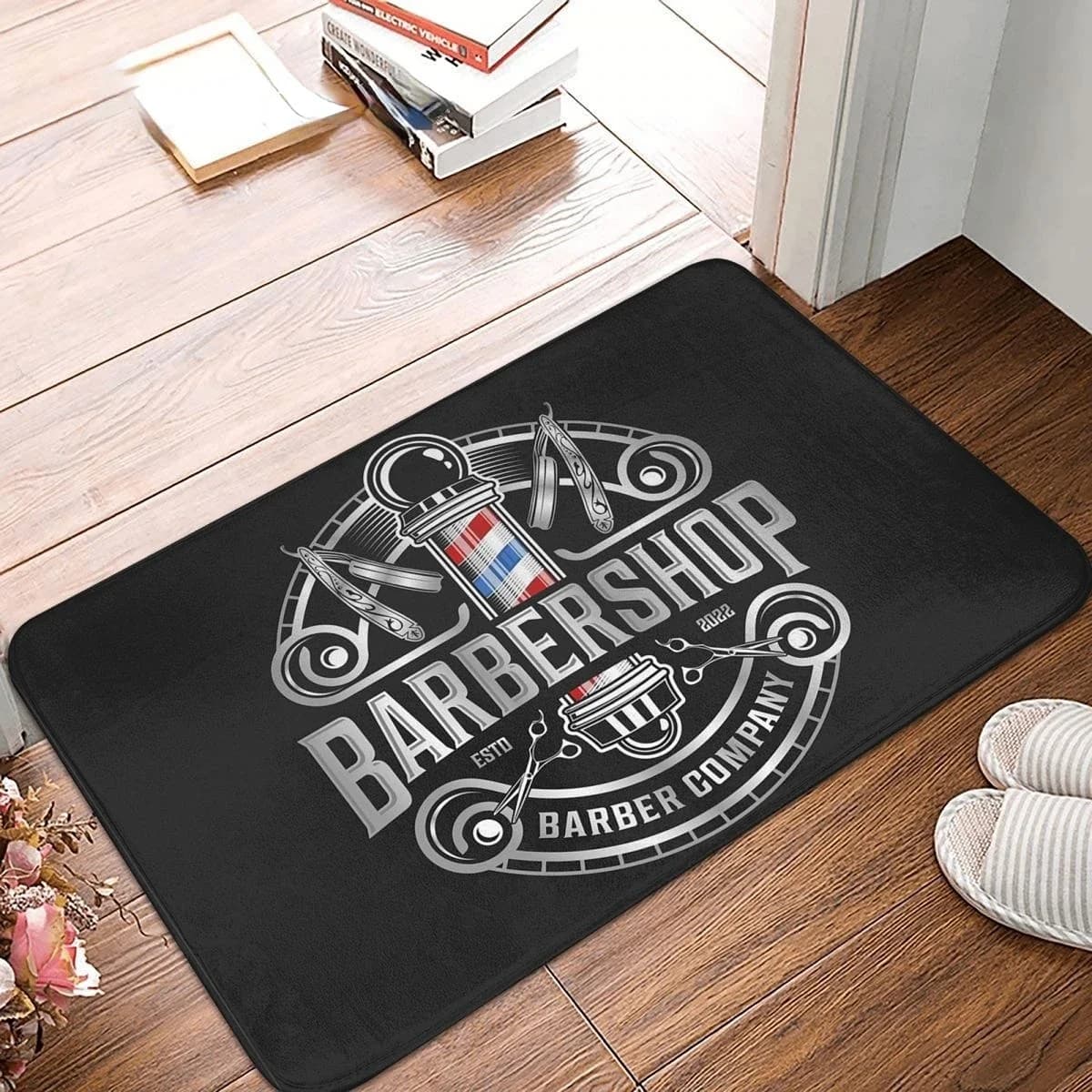 Tapete preto com design de barbearia, texto 'BARBERSHOP' e 'BARBER COMPANY' em branco, antiderrapante, lavável.