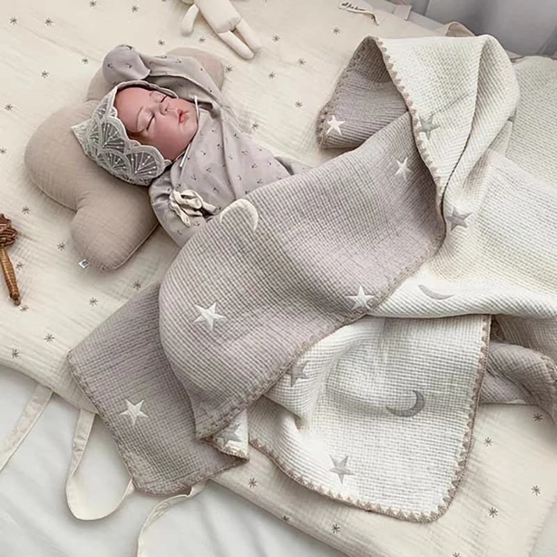 Toalha de travesseiro infantil cinza com estampa de lua e estrelas