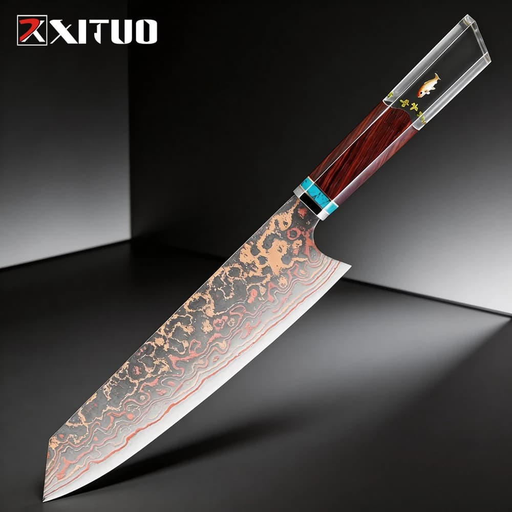 Faca de chef Kiritsuke com cabo de madeira e padrão damasco vermelho, amarelo e preto.
