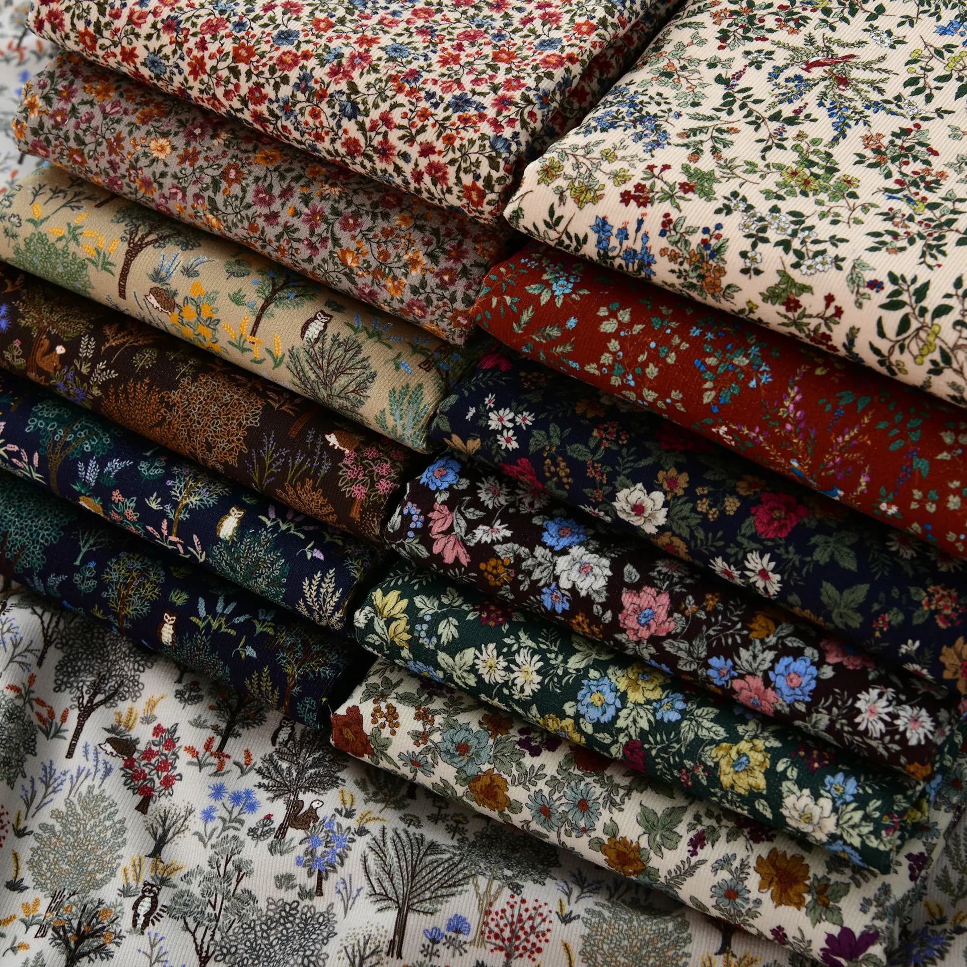 Tecido de Veludo Cotelê Floral 100% Algodão por Metro para Roupas, Saias, Camisas, Faixas de Cabelo, Roupas de Bebê, Costura DIY, Tecido Macio com Estampa Floral