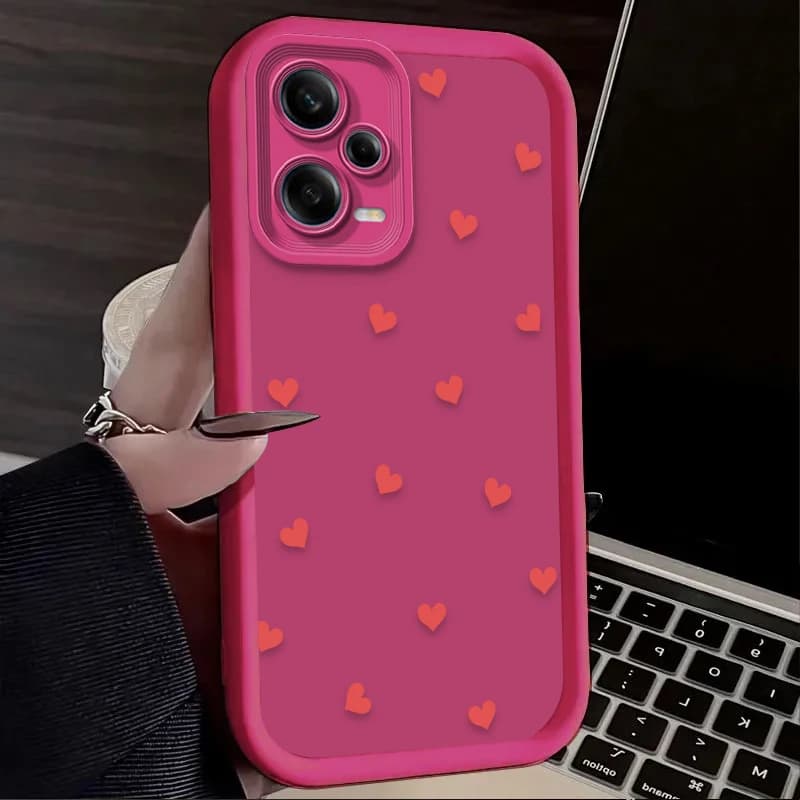 Capa rosa escura para Xiaomi Redmi Note 13 com pequenos corações vermelhos protetora silicone