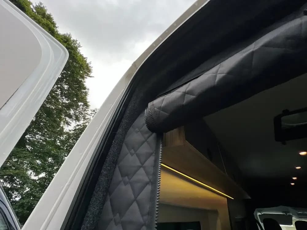 Cortina de isolamento preta térmica para porta traseira de van, material acolchoado com zíper