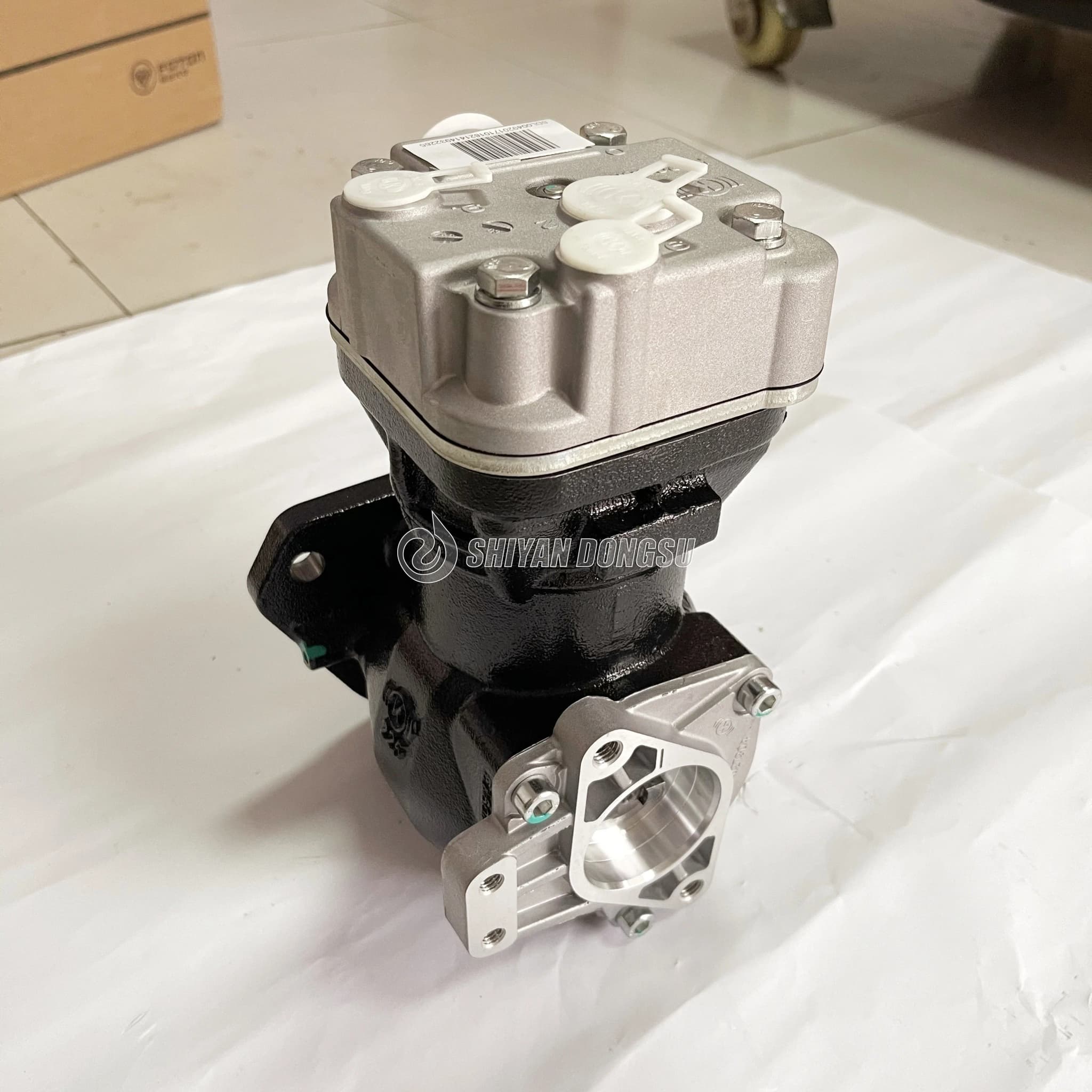 Compressor de ar diesel original 4932265 do motor do caminhão ISF2.8 ISF3.8 em fundo branco