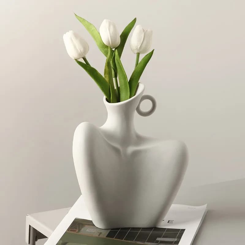 Vaso decorativo Jácotei humano branco em cerâmica com design criativo para ambientes internos