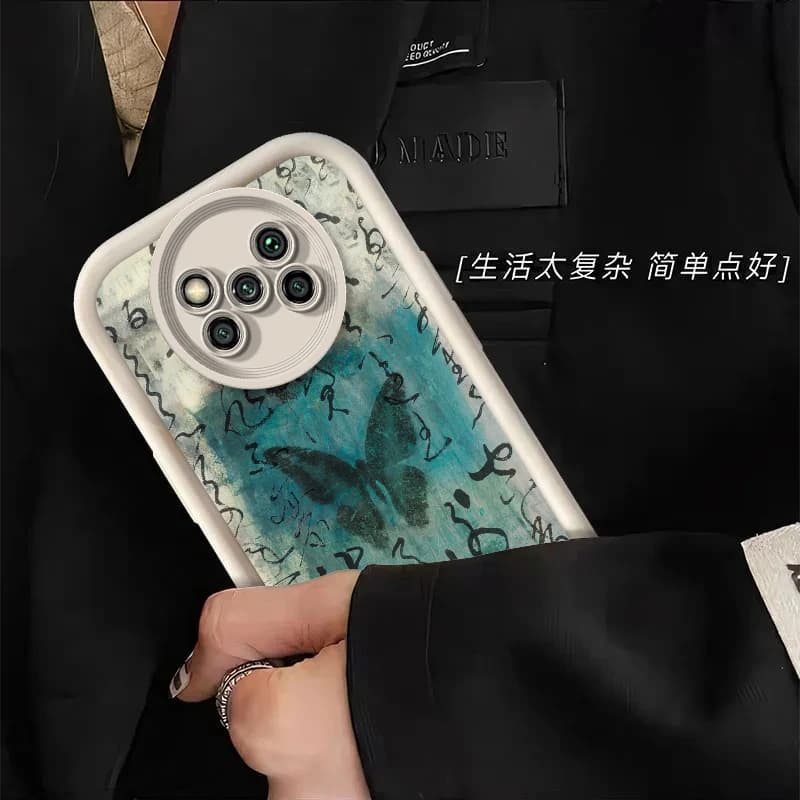 Capa para Xiaomi Poco com borda branca e estampa borboleta azul com detalhes em escrita preta