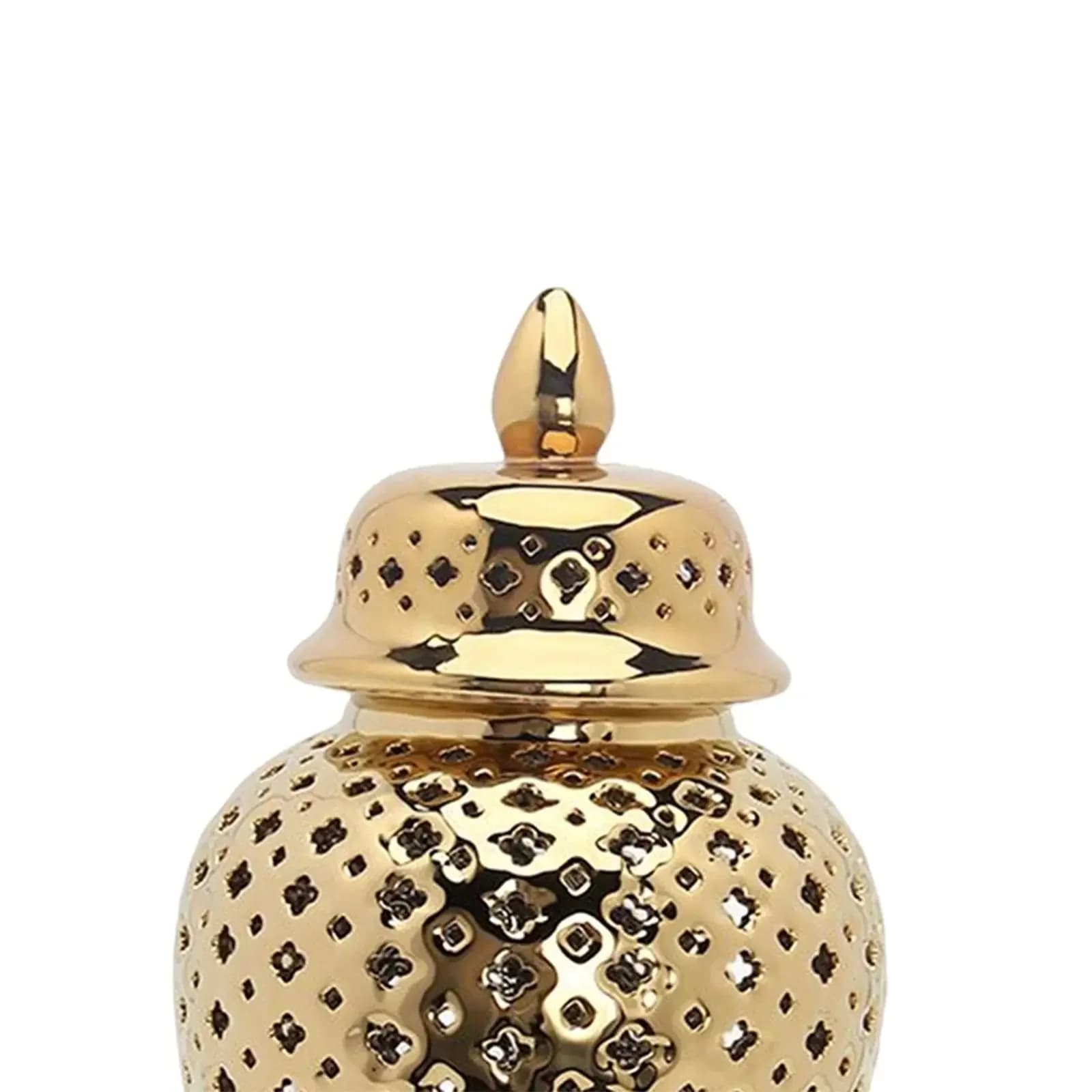 Detalhe da tampa do vaso decorativo dourado em cerâmica com design vazado geométrico