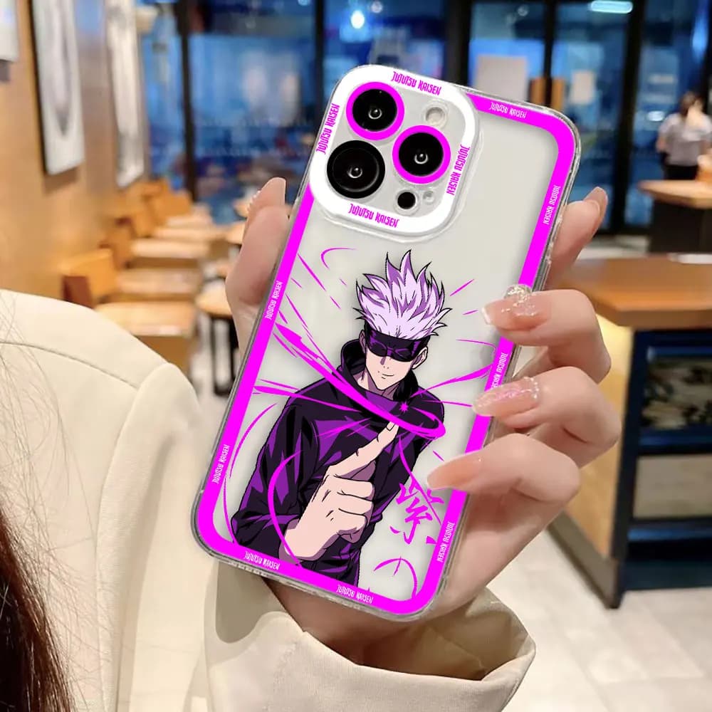 Capa transparente para celular Xiaomi Redmi Note com design de personagem de anime, Satoru Gojo, em fundo branco com detalhes em preto e rosa.