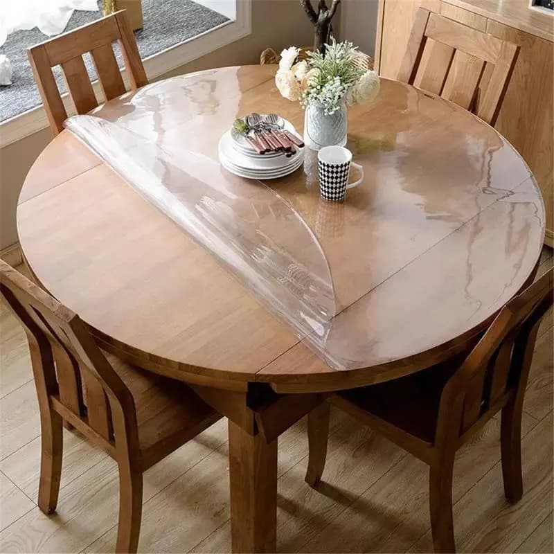 Tapete de mesa redondo transparente em PVC à prova d'água e óleo sobre mesa de madeira