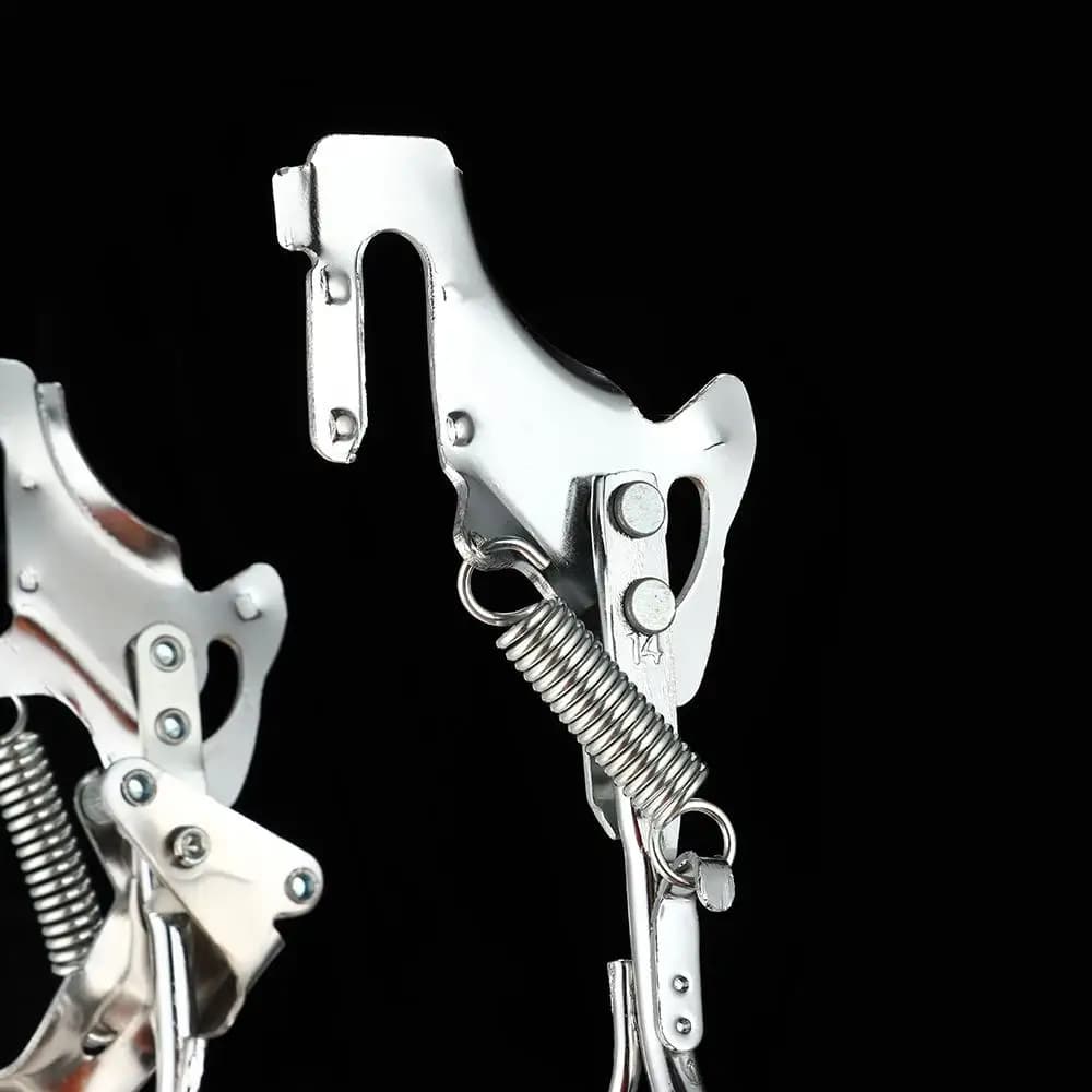 Detalhe do suporte para bicicleta duplo leg com mola e acabamento prata em metal