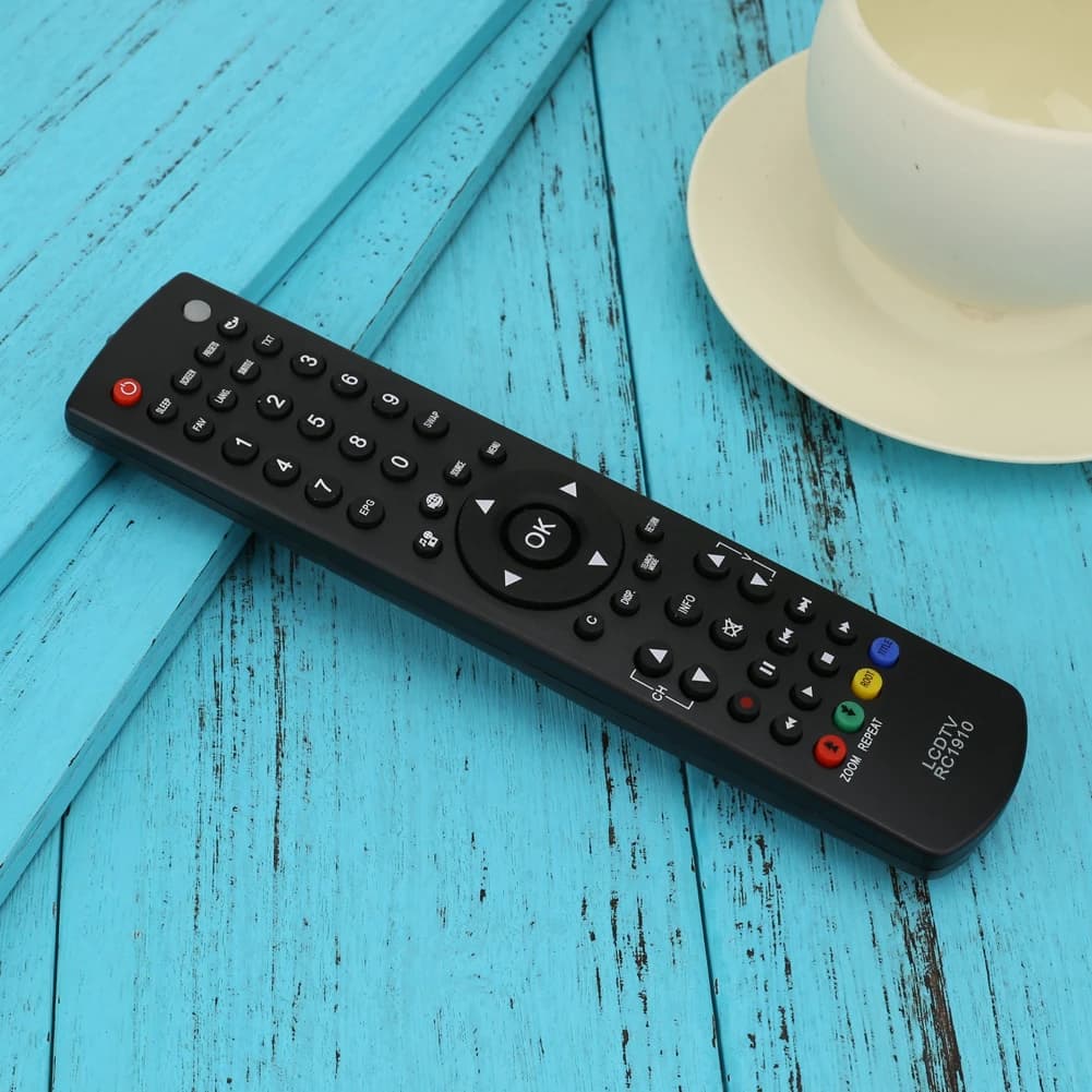 Controle remoto preto para smart TV com botões coloridos e texto 'OK' no botão central.