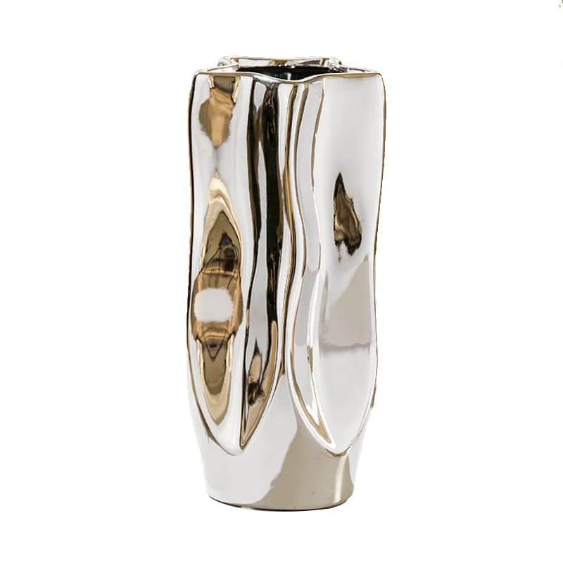 Vaso decorativo Jácotei luxo prata galvanizada com design ondulado irregular em fundo branco