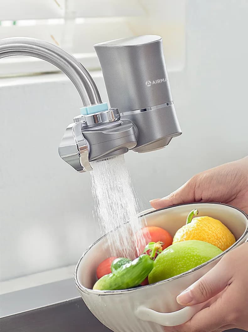 Nova torneira purificadora de água com esterilização por energia hidráulica, esterilização profunda ultravioleta e filtragem fina de 6 estágios.