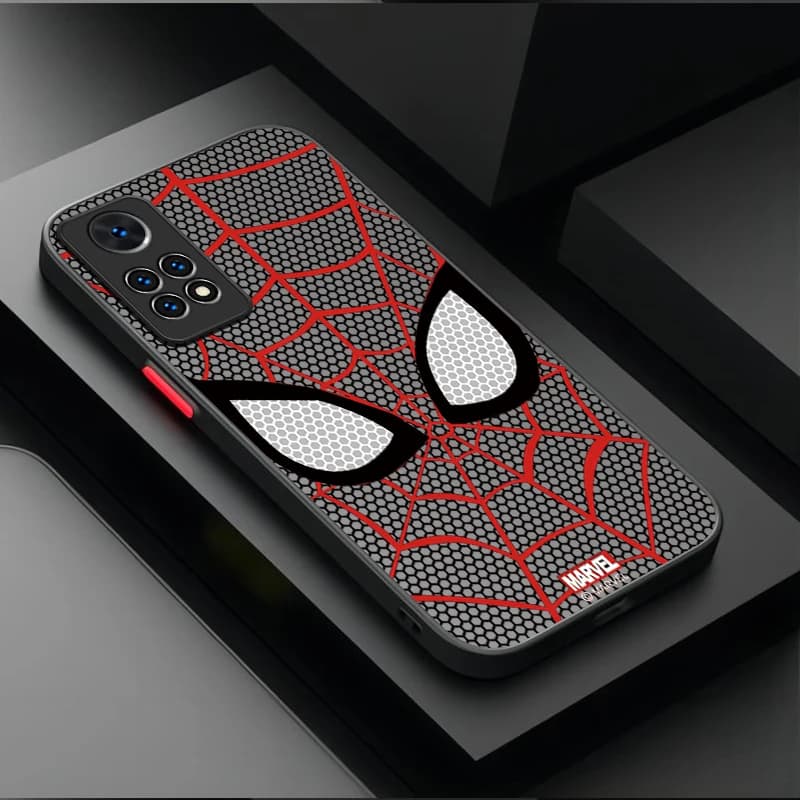 Capa para celular Xiaomi Redmi e Poco vermelha com textura de teia e rosto do Homem-Aranha com logo Marvel